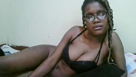 Snapshot of pretty_mellan chatting on February 28, 2025, 12:43 am pretty_mellan online show from February 28, 2025, 12:43 am