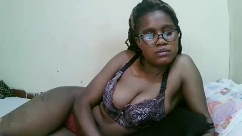 Snapshot of pretty_mellan chatting on March 6, 2025, 12:30 pm pretty_mellan online show from March 6, 2025, 12:30 pm