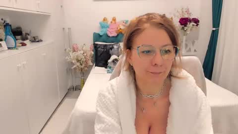 Snapshot of prettyblackeyes chatting on February 20, 2025, 10:05 am wilma online show from February 20, 2025, 10:05 am