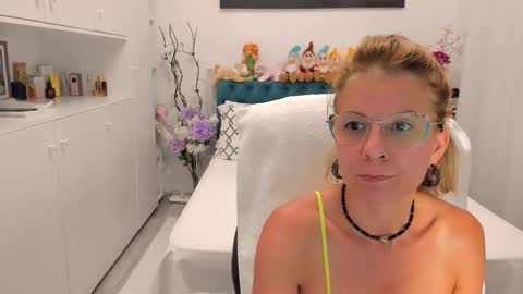 Snapshot of prettyblackeyes chatting on September 14, 2025, 8:41 pm wilma online show from September 14, 2025, 8:41 pm