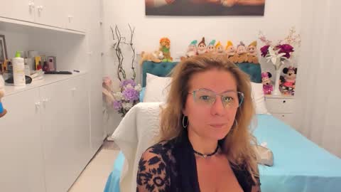 Snapshot of prettyblackeyes chatting on September 23, 2025, 6:38 am wilma online show from September 23, 2025, 6:38 am