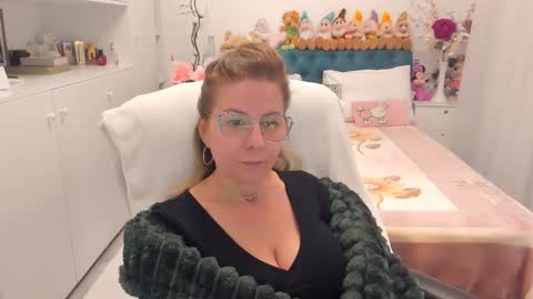 Snapshot of prettyblackeyes chatting on November 4, 2025, 11:04 pm wilma online show from November 4, 2025, 11:04 pm