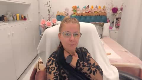 Snapshot of prettyblackeyes chatting on November 14, 2025, 7:51 am wilma online show from November 14, 2025, 7:51 am