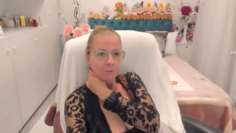 Snapshot of prettyblackeyes chatting on November 15, 2025, 12:41 am wilma online show from November 15, 2025, 12:41 am