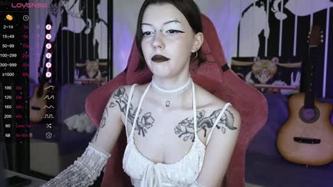 Snapshot of prettybones chatting on December 15, 2024, 1:11 pm Violet online show from December 15, 2024, 1:11 pm