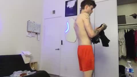 pretty boy online show from November 29, 2025, 3:53 am