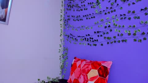 Snapshot of prettybunnies08 chatting on February 4, 2025, 11:49 pm Enzo Denis online show from February 4, 2025, 11:49 pm