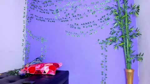 Snapshot of prettybunnies08 chatting on February 7, 2025, 10:20 pm Enzo Denis online show from February 7, 2025, 10:20 pm