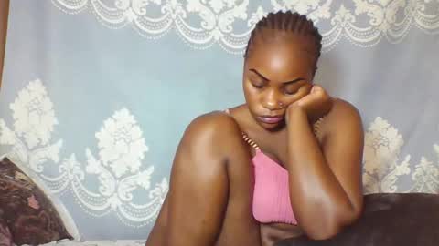 Snapshot of prettydarkskin002 chatting on September 18, 2025, 8:16 am SHANIA online show from September 18, 2025, 8:16 am