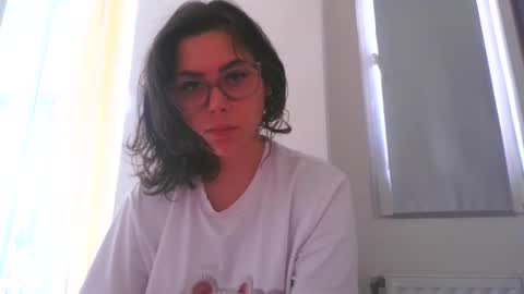 prettyjulliette online show from October 27, 2025, 12:42 pm