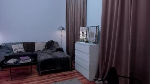 Eva online show from November 24, 2025, 8:08 pm