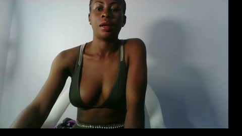 Snapshot of prettylove5 chatting on October 11, 2025, 6:56 am evelyn online show from October 11, 2025, 6:56 am