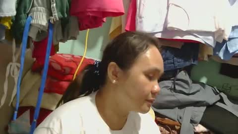 Snapshot of prettynhing chatting on December 16, 2024, 2:27 pm Nhing online show from December 16, 2024, 2:27 pm