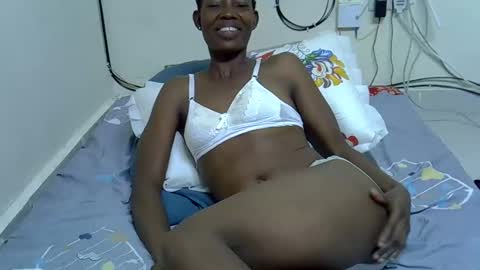 Snapshot of prettyqueen24 chatting on November 17, 2025, 4:24 pm Pretty Queen online show from November 17, 2025, 4:24 pm