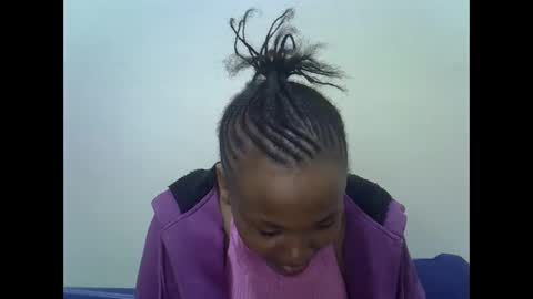 Snapshot of prettyqueenn1 chatting on December 4, 2024, 9:35 pm sharon online show from December 4, 2024, 9:35 pm