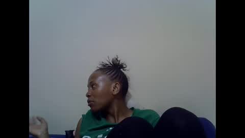 Snapshot of prettyqueenn1 chatting on December 5, 2024, 12:11 pm sharon online show from December 5, 2024, 12:11 pm