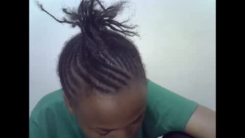 Snapshot of prettyqueenn1 chatting on December 6, 2024, 6:50 pm sharon online show from December 6, 2024, 6:50 pm