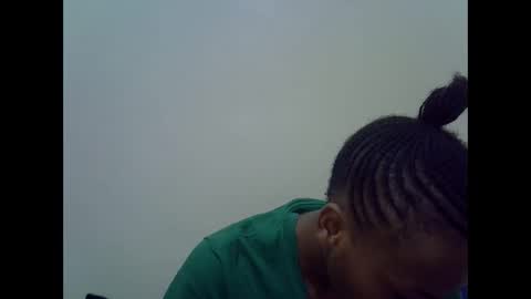 Snapshot of prettyqueenn1 chatting on December 9, 2024, 7:17 am sharon online show from December 9, 2024, 7:17 am