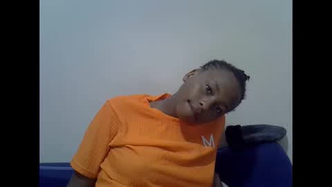 Snapshot of prettyqueenn1 chatting on December 17, 2024, 8:01 am sharon online show from December 17, 2024, 8:01 am