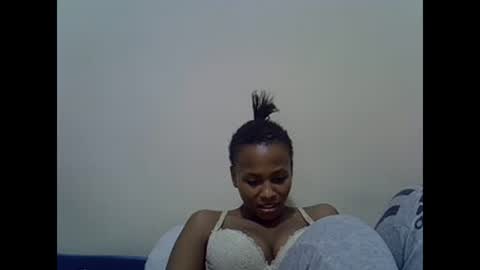 Snapshot of prettyqueenn1 chatting on February 15, 2025, 9:48 pm sharon online show from February 15, 2025, 9:48 pm