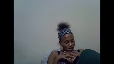 Snapshot of prettyqueenn1 chatting on February 23, 2025, 3:29 pm sharon online show from February 23, 2025, 3:29 pm