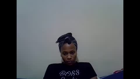 Snapshot of prettyqueenn1 chatting on February 24, 2025, 2:19 am sharon online show from February 24, 2025, 2:19 am