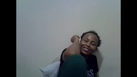 Snapshot of prettyqueenn1 chatting on February 25, 2025, 11:00 pm sharon online show from February 25, 2025, 11:00 pm