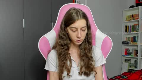 Sophie  next stream will be at Monday  i will wait you guys  online show from October 3, 2025, 5:10 pm