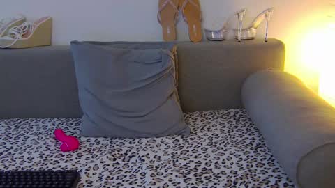 Snapshot of prettyvanessa chatting on February 21, 2025, 10:28 am prettyvanessa online show from February 21, 2025, 10:28 am