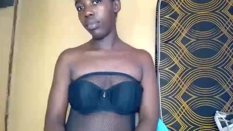 prettyzuzu online show from November 7, 2025, 8:03 am