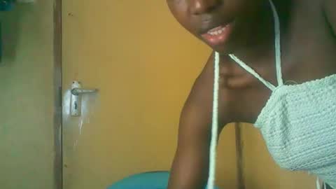 prettyzuzu online show from November 18, 2025, 8:30 am