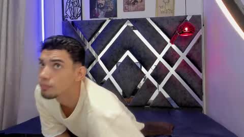 prince_arthur77 online show from January 18, 2025, 12:47 pm