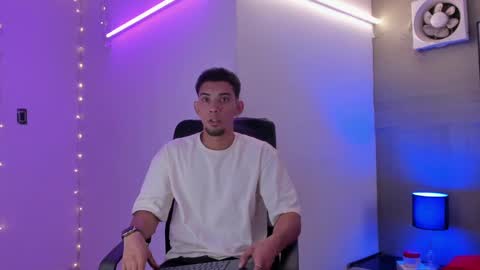 prince_arthur77 online show from January 19, 2025, 12:39 pm