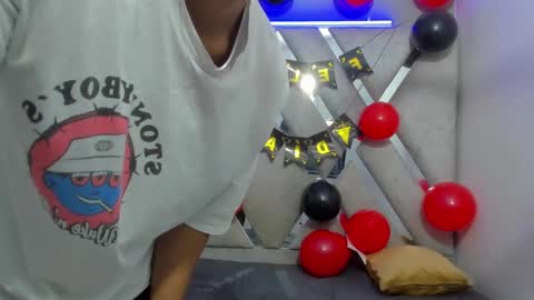 prince_arthur77 online show from February 14, 2025, 12:47 pm