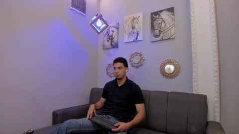 prince_arthur77 online show from February 26, 2025, 12:47 pm