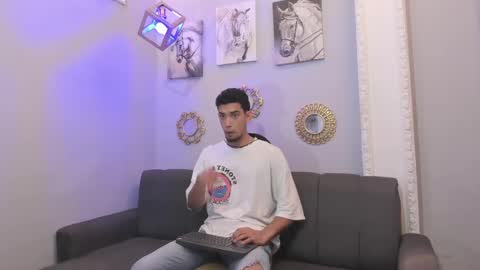 prince_arthur77 online show from March 6, 2025, 12:41 pm