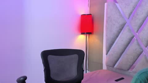 prince_arthur77 online show from September 17, 2025, 1:02 pm