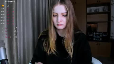 Snapshot of princessaalicc chatting on December 1, 2025, 2:11 pm princessaalicc online show from December 1, 2025, 2:11 pm