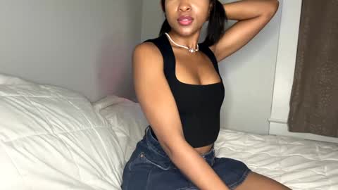 Snapshot of princessaleah chatting on December 8, 2024, 6:11 am Princess Aleah online show from December 8, 2024, 6:11 am