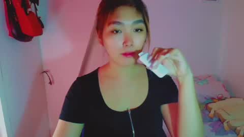 Snapshot of princesscutiexx chatting on December 28, 2024, 5:57 pm Hello everyone this is your beloved Athena again I present the most comfortable and kind room I accept everyone with kindness online show from December 28, 2024, 5:57 pm