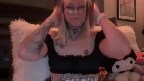 Snapshot of princessp94 chatting on December 16, 2025, 2:38 am princessp94 online show from December 16, 2025, 2:38 am