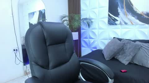 Priscila  online show from October 22, 2025, 8:30 pm