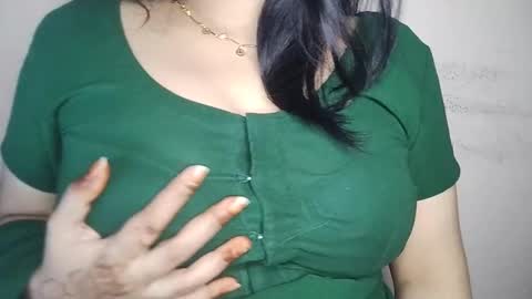 priyu_ online show from December 17, 2025, 3:07 pm