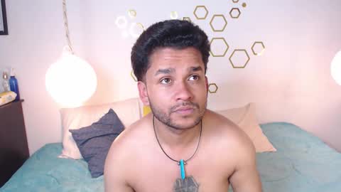 Adris  Juan online show from November 17, 2025, 4:07 am