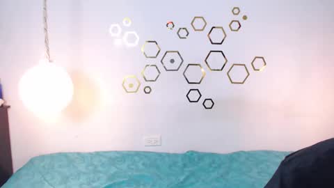 Adris  Juan online show from November 25, 2025, 4:01 am