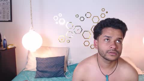 Adris  Juan online show from November 28, 2025, 4:04 am