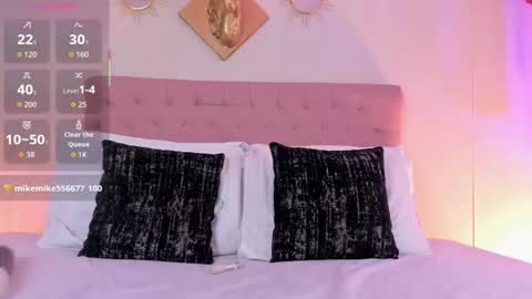 Snapshot of prretty_moon_ chatting on October 17, 2025, 12:19 pm Pretty Moon online show from October 17, 2025, 12:19 pm