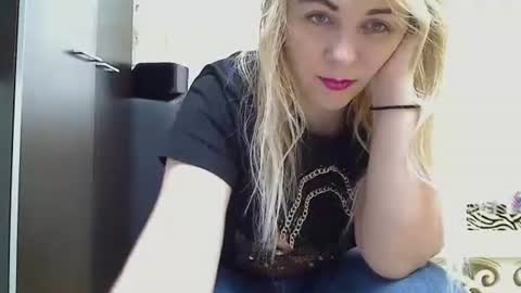 Snapshot of pryncess_sweety chatting on January 23, 2025, 8:15 am Pryncess sweety online show from January 23, 2025, 8:15 am