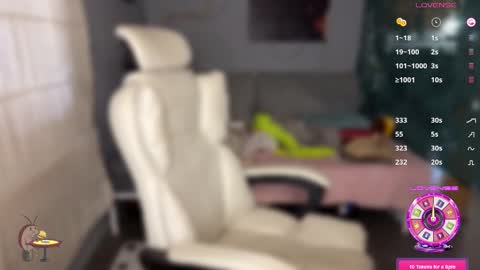 Queen of Pain online show from September 12, 2025, 1:44 pm