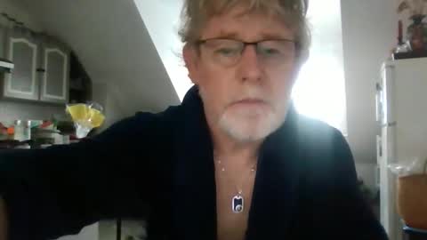 Snapshot of ptitrouquin chatting on November 25, 2025, 8:03 am ptitrouquin online show from November 25, 2025, 8:03 am